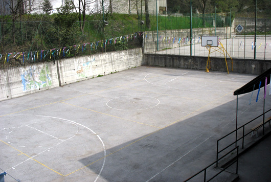 Campi di basket e volley in oratorio